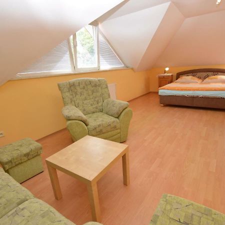 Comfortable Detached House With Large Garden Villa Klokoci ภายนอก รูปภาพ